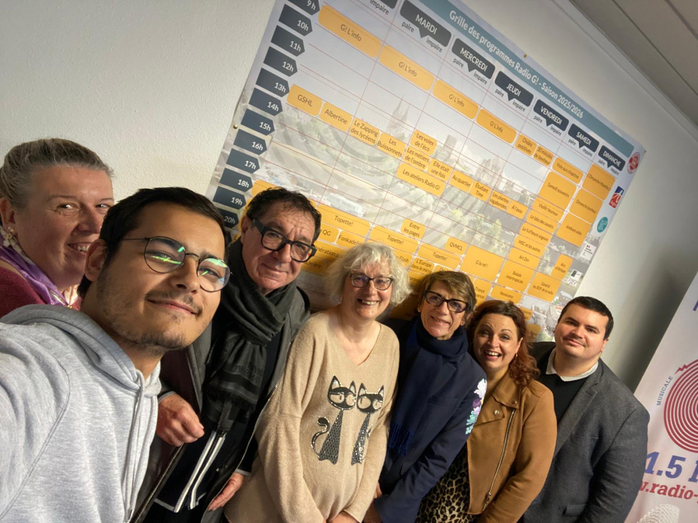 Emission spéciale avec Homer et Marge des Simpson. Dimanche Bonheur : musette, chansons et dédicaces Emission spéciale avec Homer et Marge des Simpson.